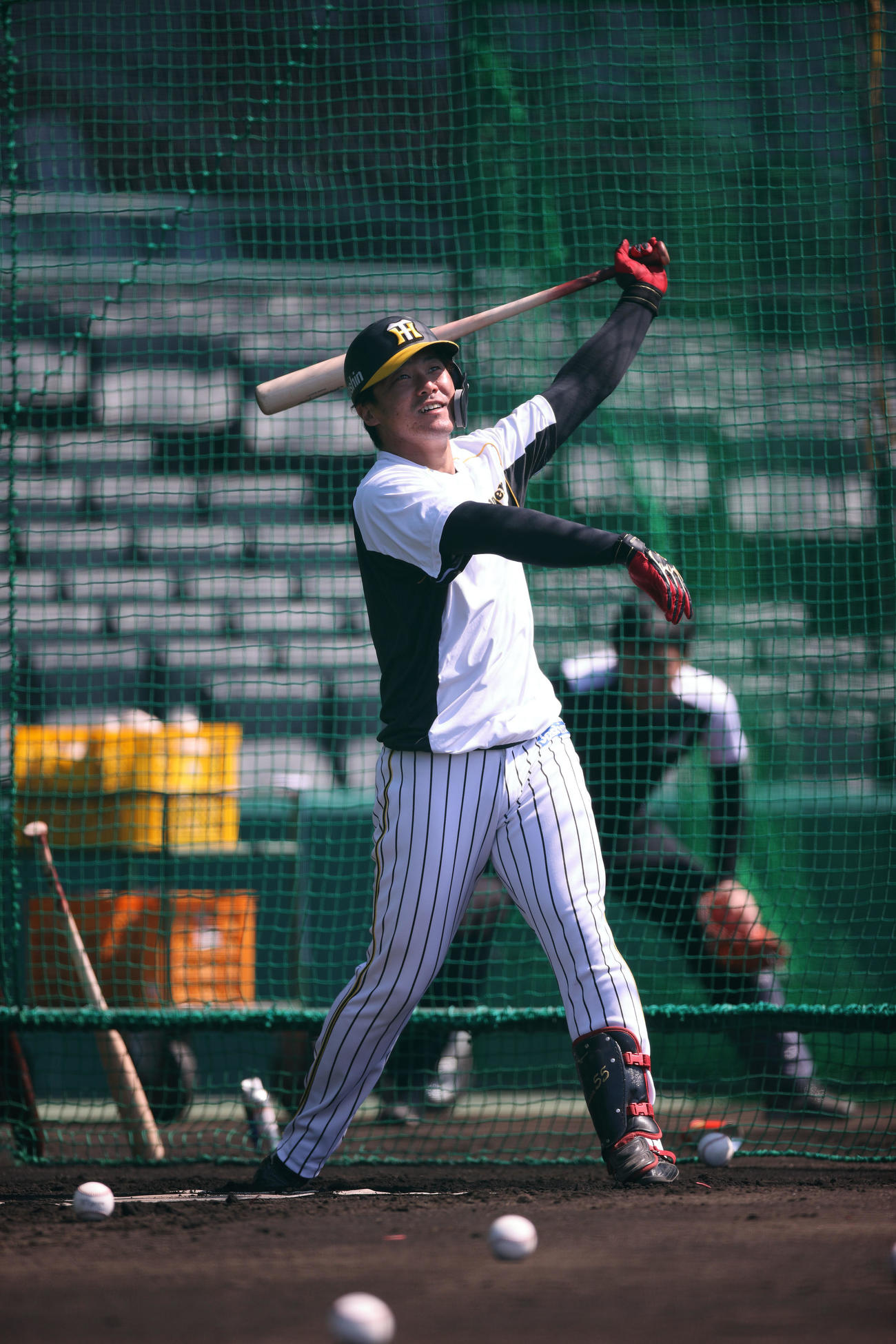 甲子園球場で自主練習を行う阪神陽川（球団提供）