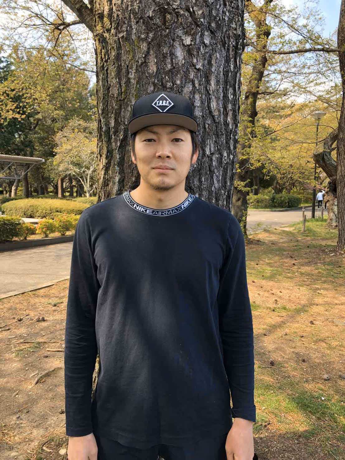 自宅近くの公園でトレーニングに励む楽天塩見（球団提供）