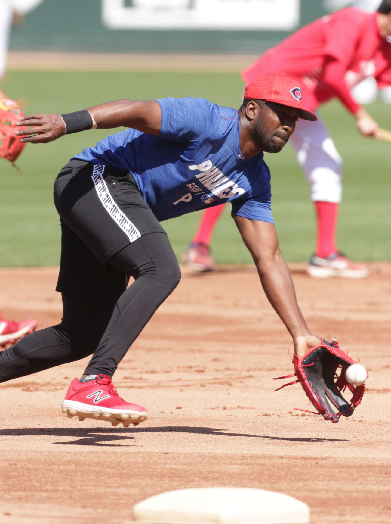 ノックを受ける広島ピレラ（撮影・加藤孝規）