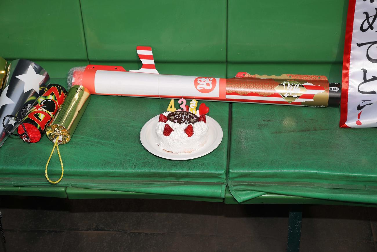 福留孝介の43歳誕生日に送られたケーキ（球団提供）