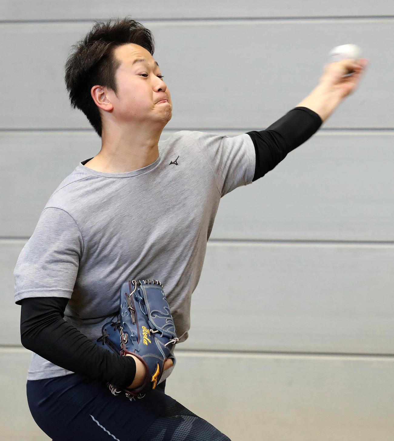 ブルペン投球する巨人中川（提供：読売巨人軍）
