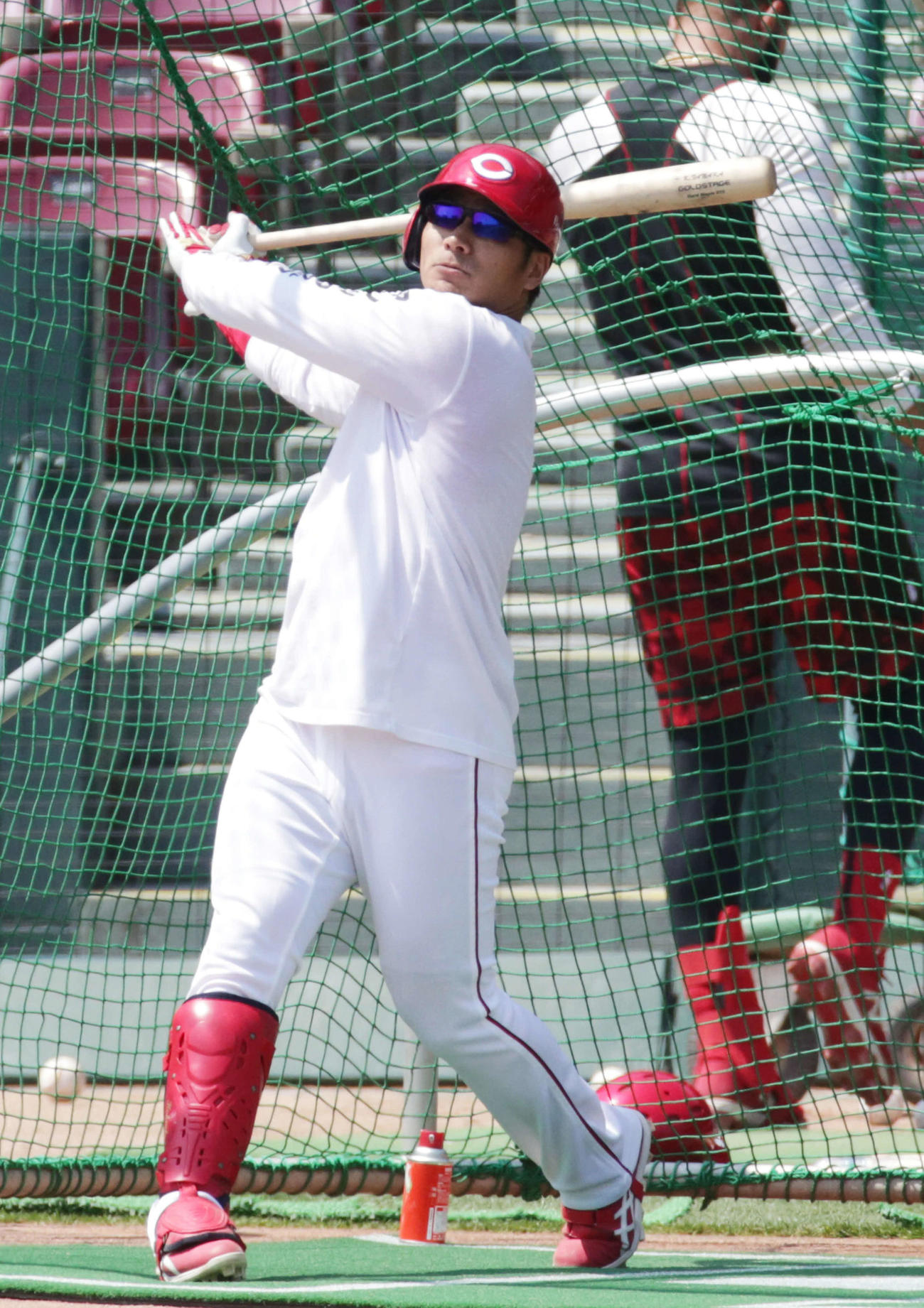 打撃練習する広島田中広（撮影・加藤孝規）