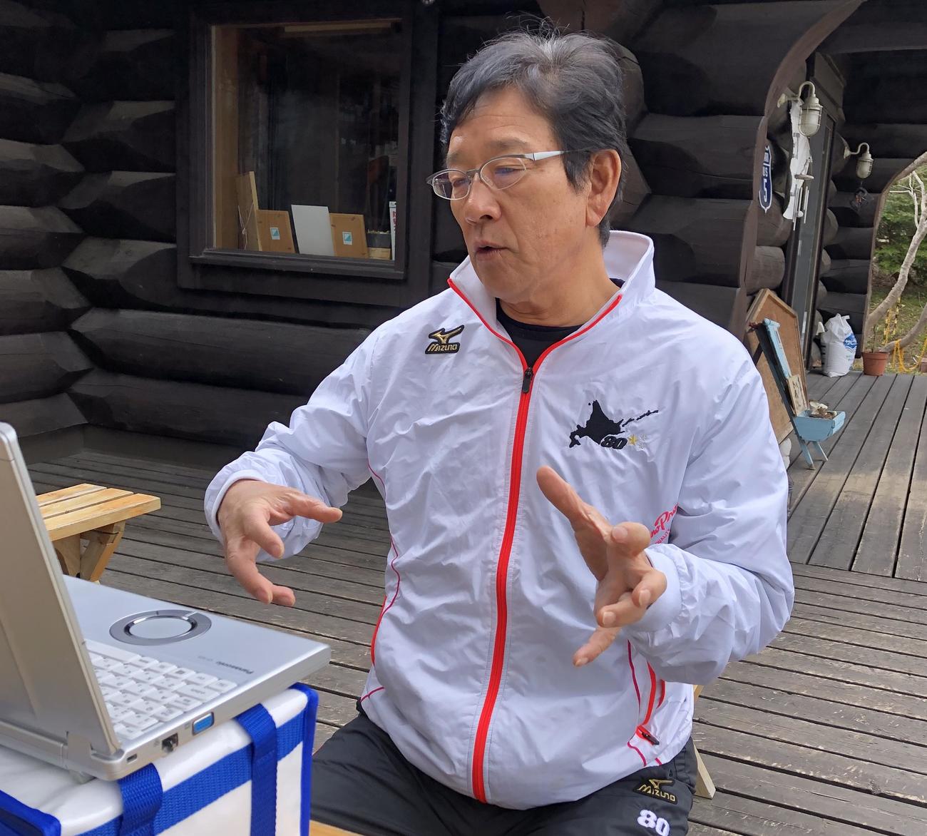 オンライン取材に応じる日本ハム栗山監督（球団提供）