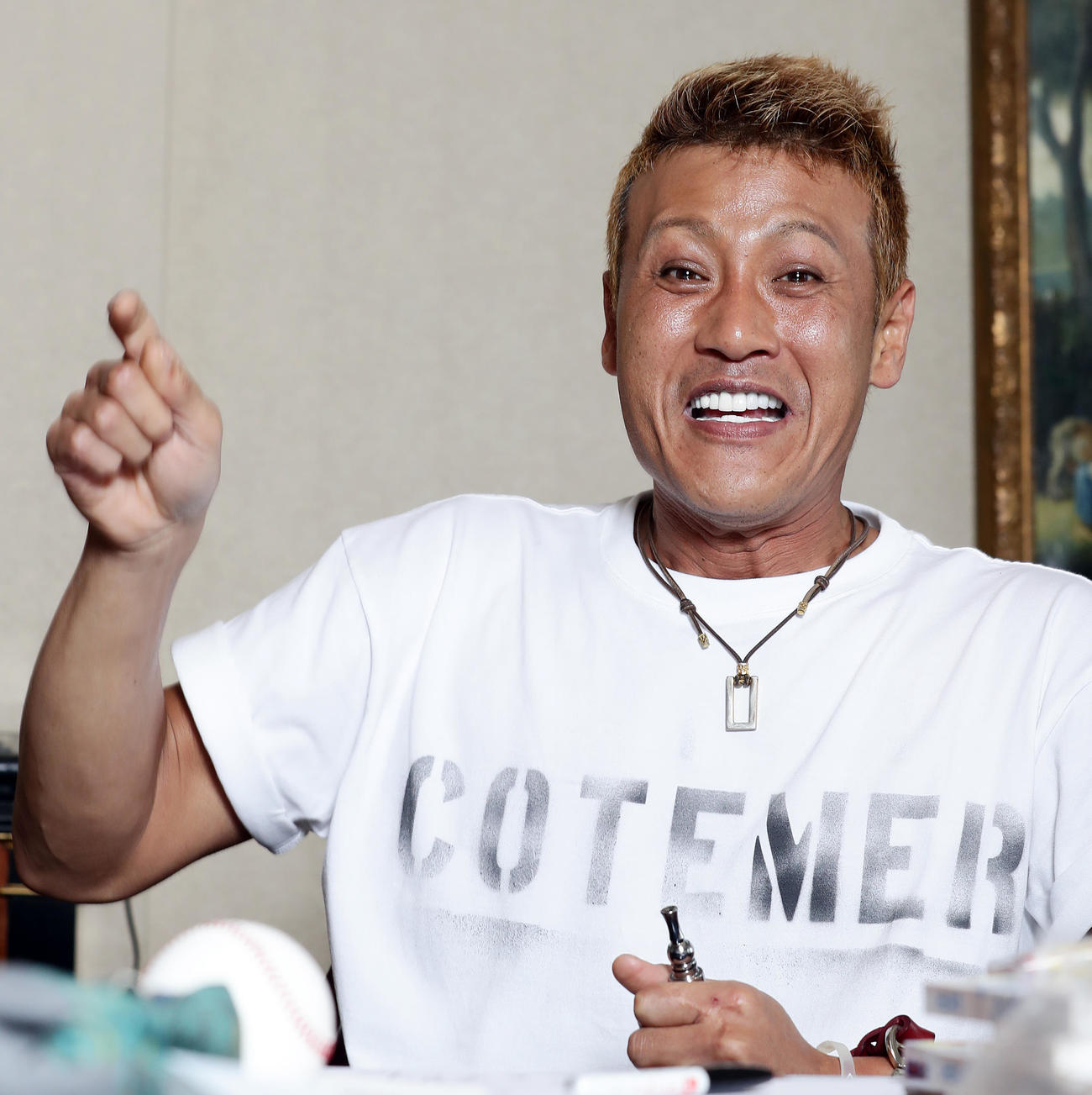 18年9月、本紙インタビューで笑顔を見せる新庄剛志氏