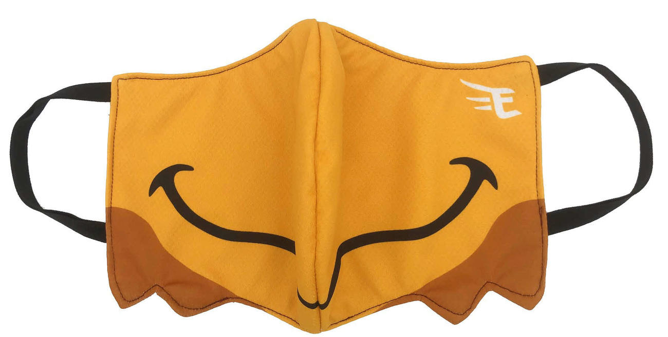 楽天が新発売するマスクカバー。マスコットキャラクターのクラッチのくちばしがイメージされている（球団提供）