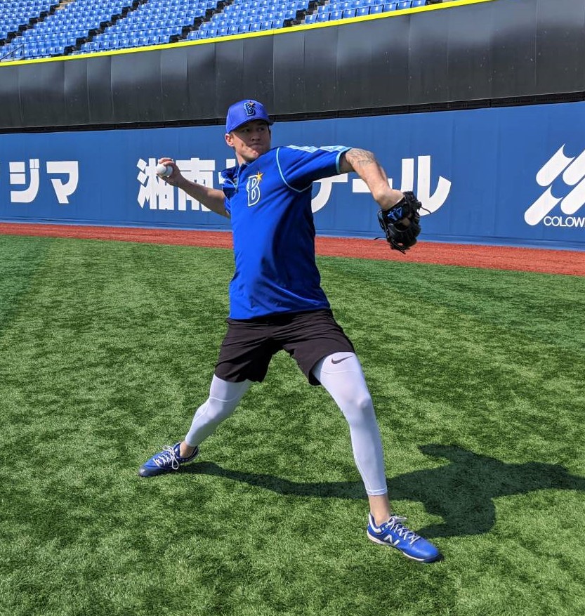 自主トレを行うDeNAピープルズ（球団提供）