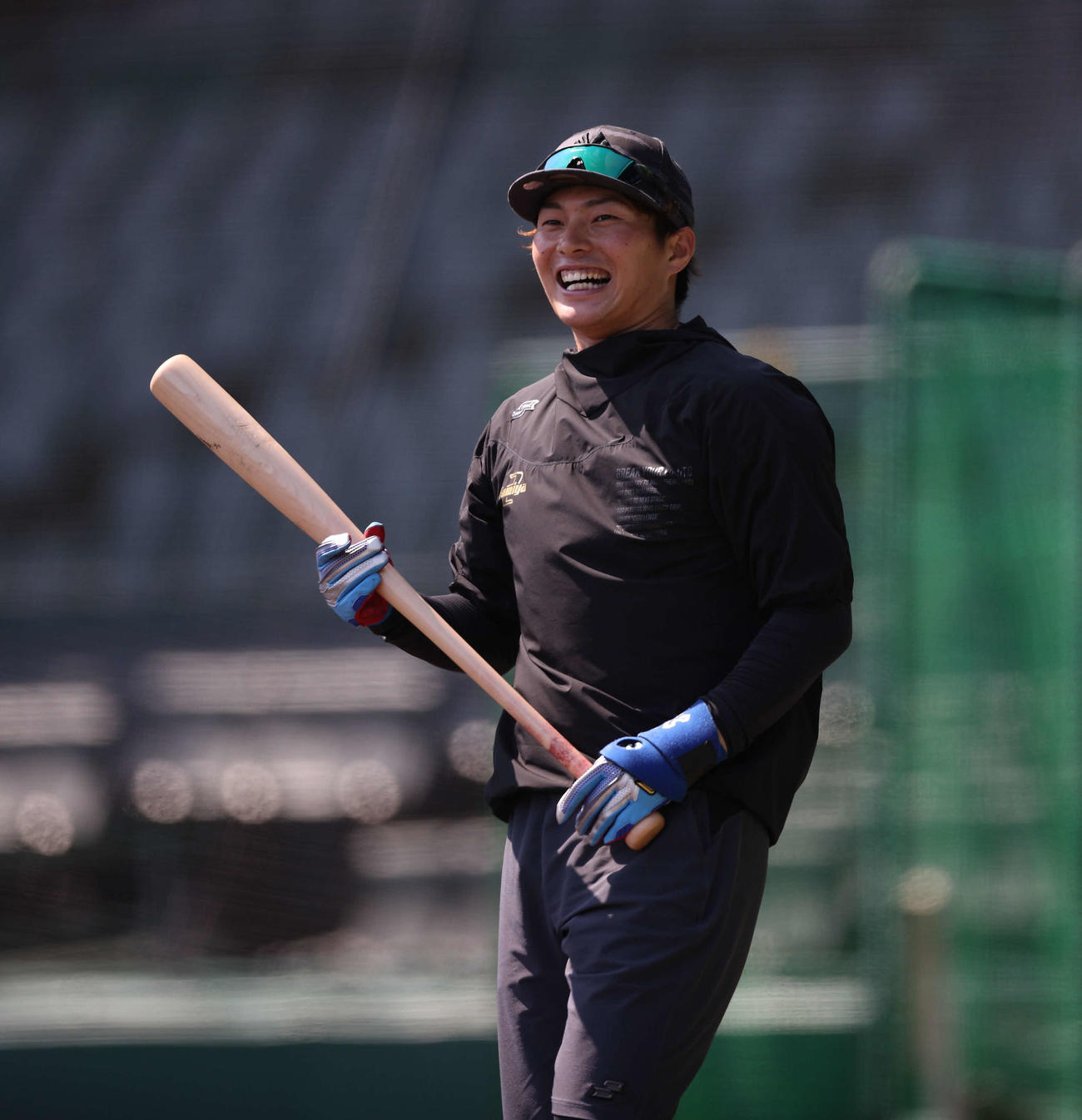 笑顔でロングティー打撃を行った北條（阪神タイガース提供）