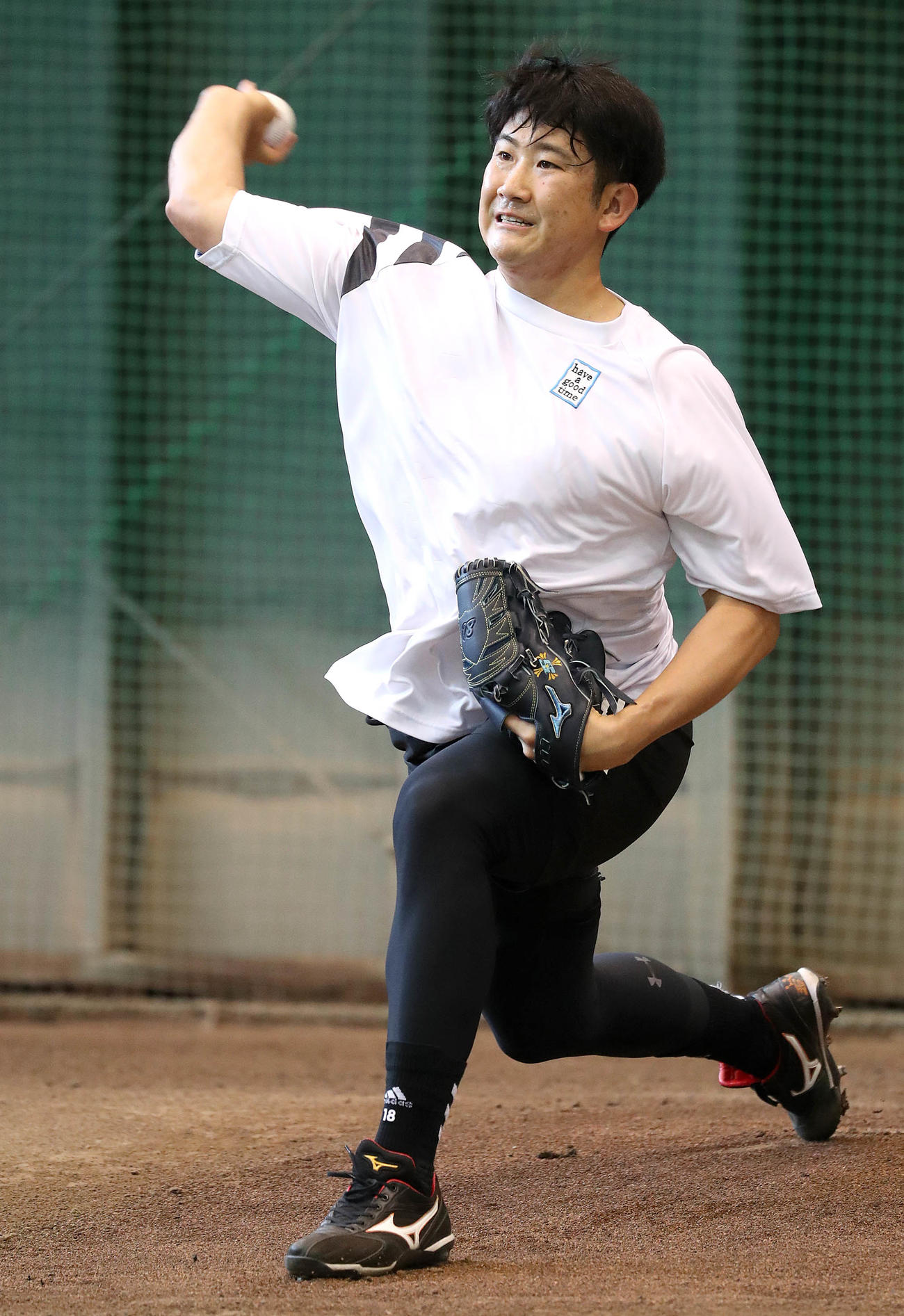 ブルペン投球する巨人菅野（提供：読売巨人軍）
