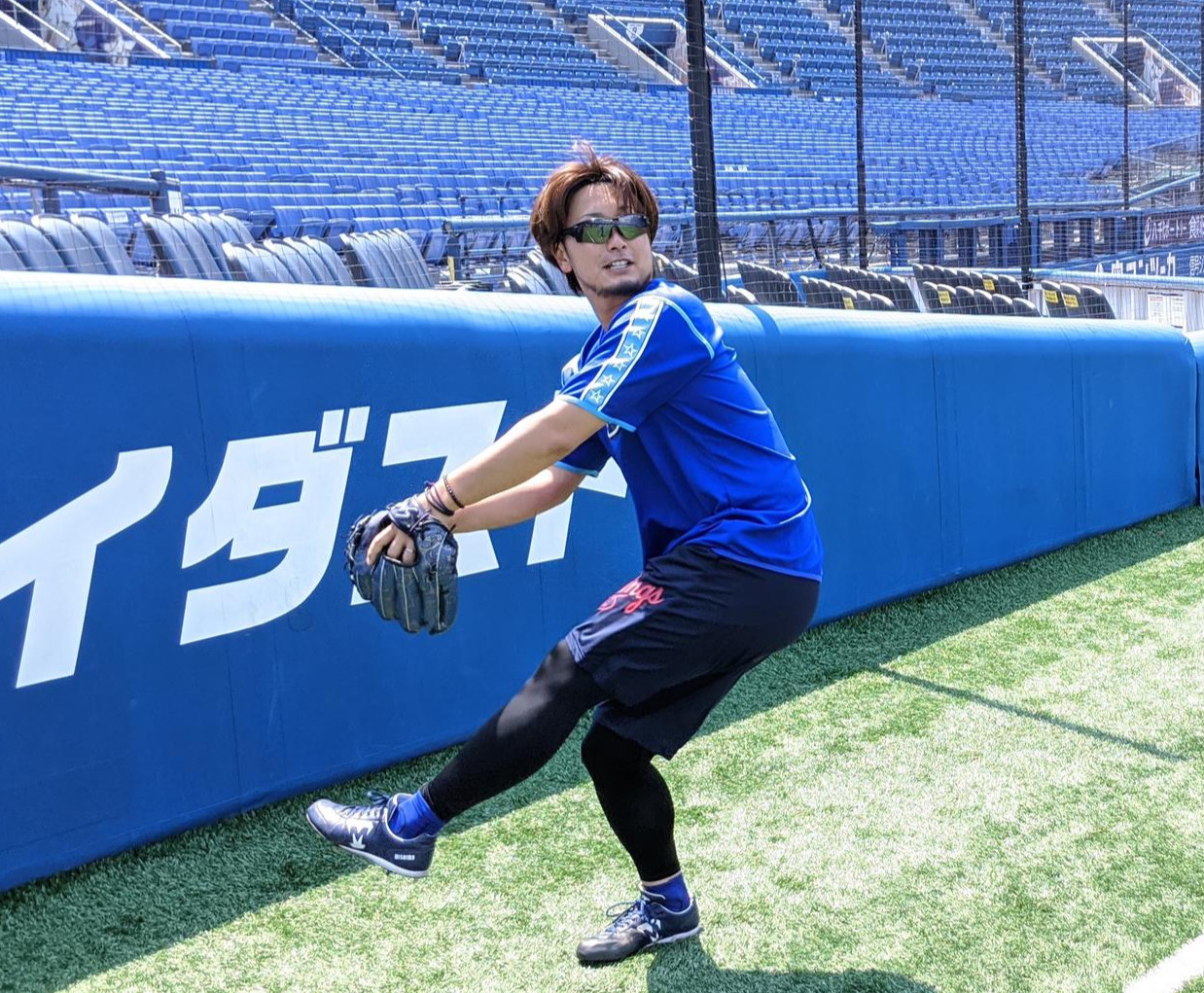 横浜スタジアムで調整する三嶋（球団提供）