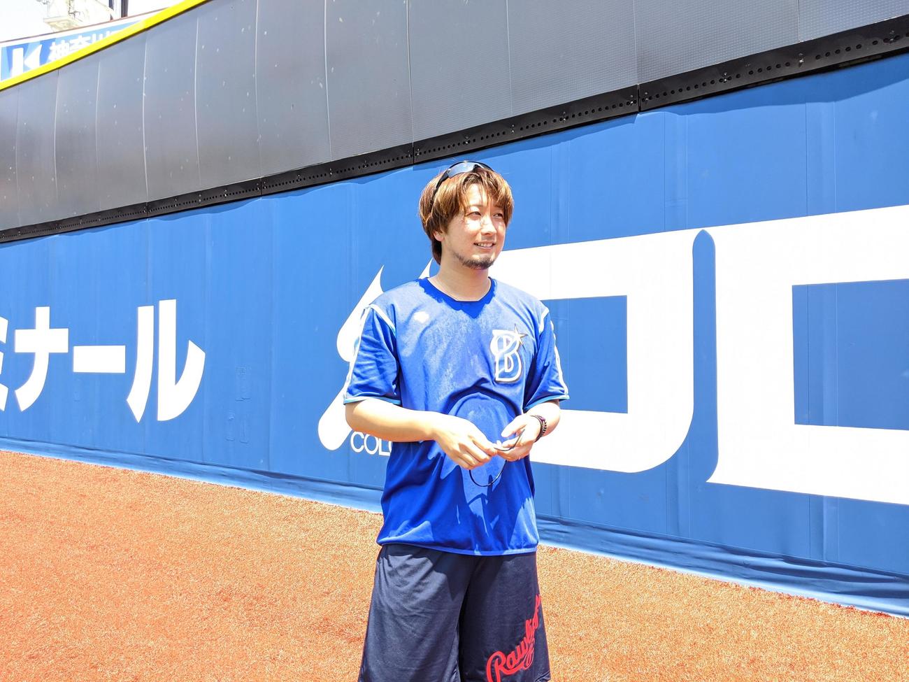 横浜スタジアムで調整する三嶋（球団提供）