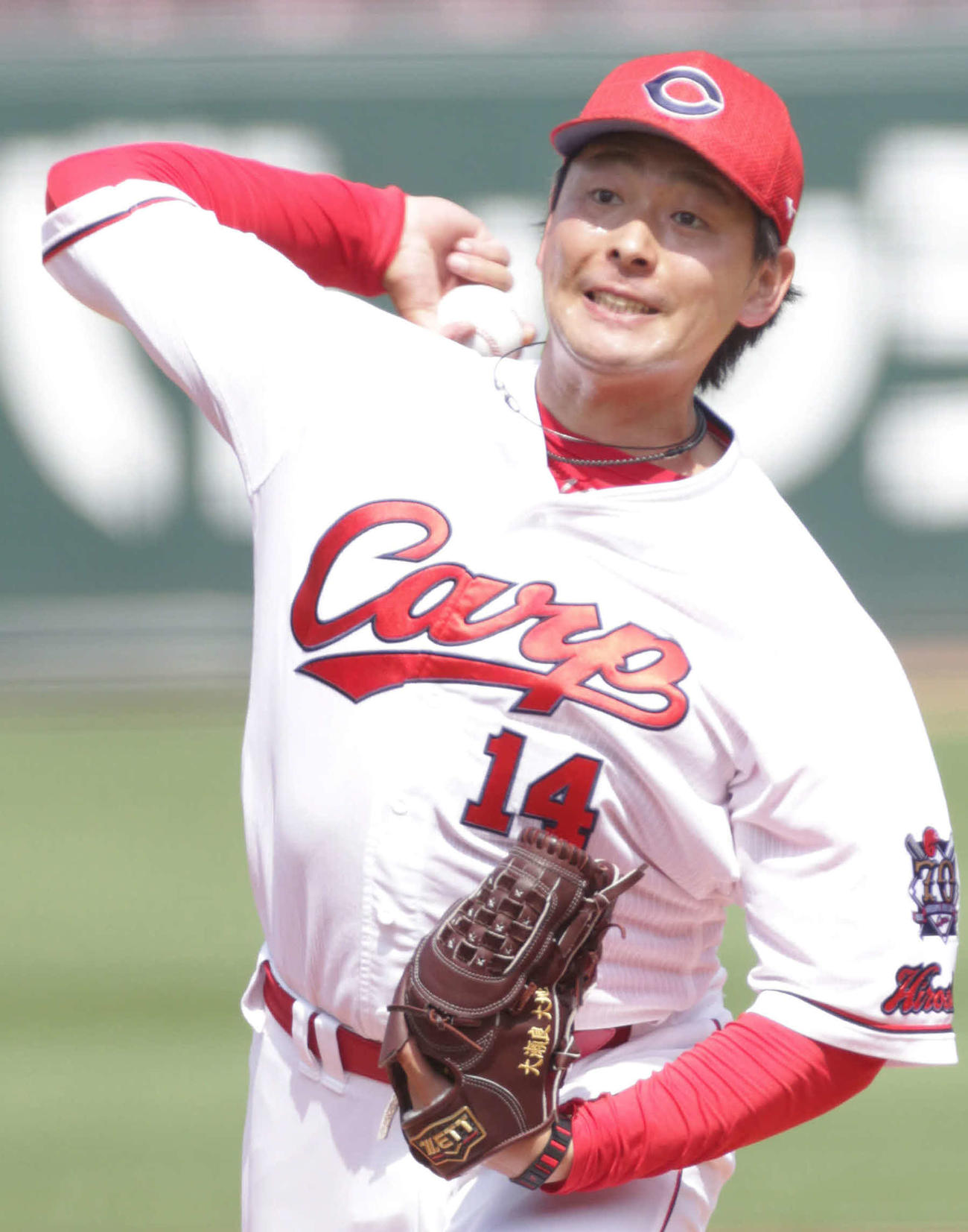 マウンドで投球練習する広島大瀬良（撮影・加藤孝規）