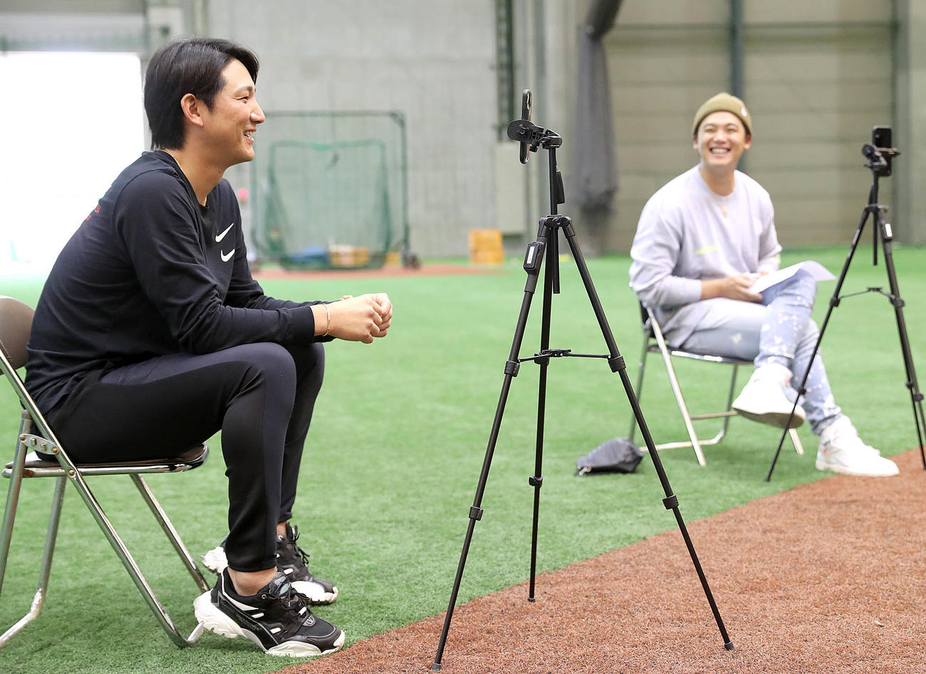 インスタライブを行った巨人小林（左）と石川（提供：読売巨人軍）