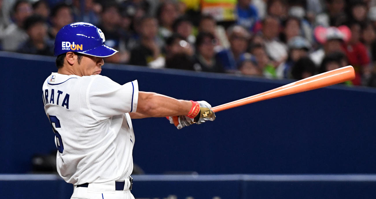 平田良介は左越え本塁打を放つ（2019年5月5日撮影）