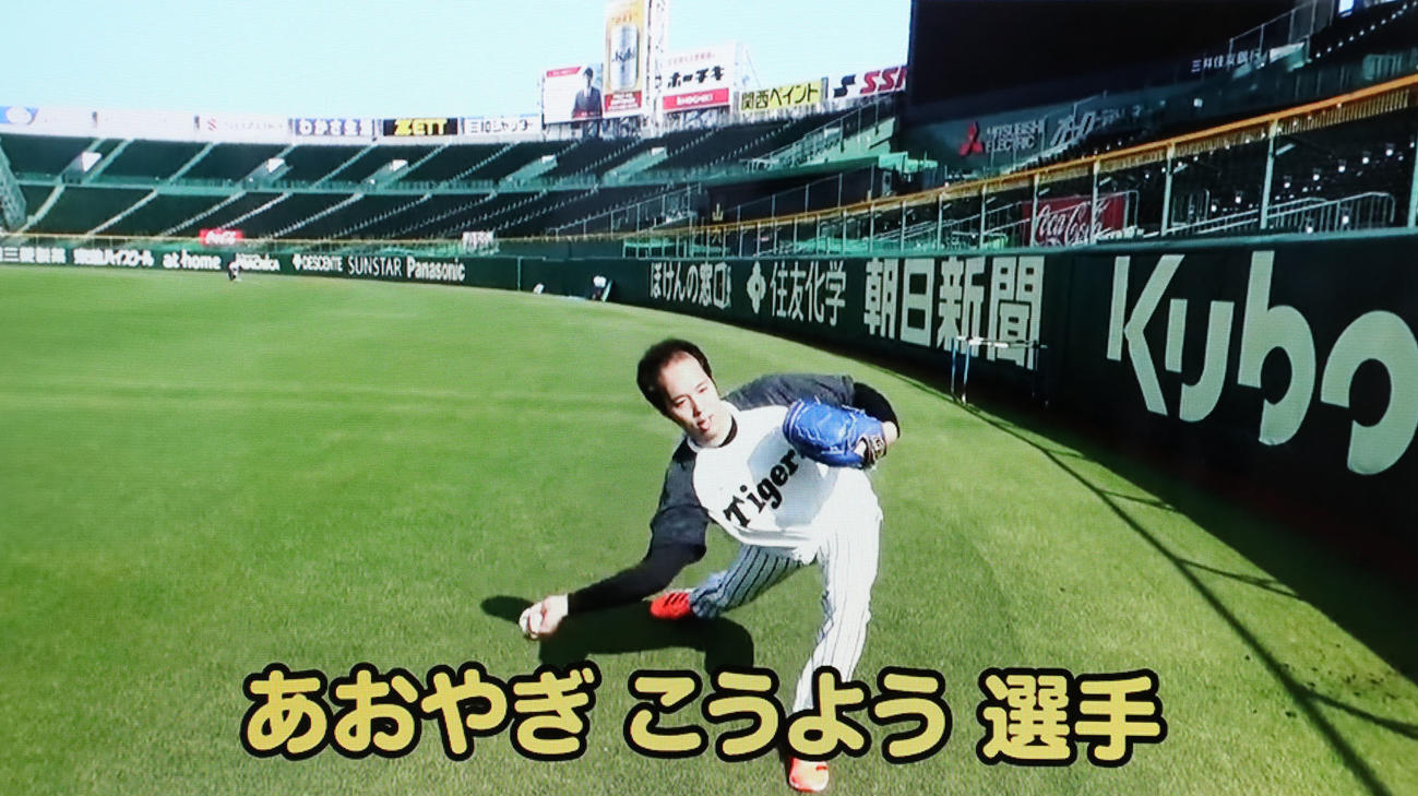 阪神球団公式ユーチューブで子どもたちの質問に答える青柳（撮影・加藤哉）