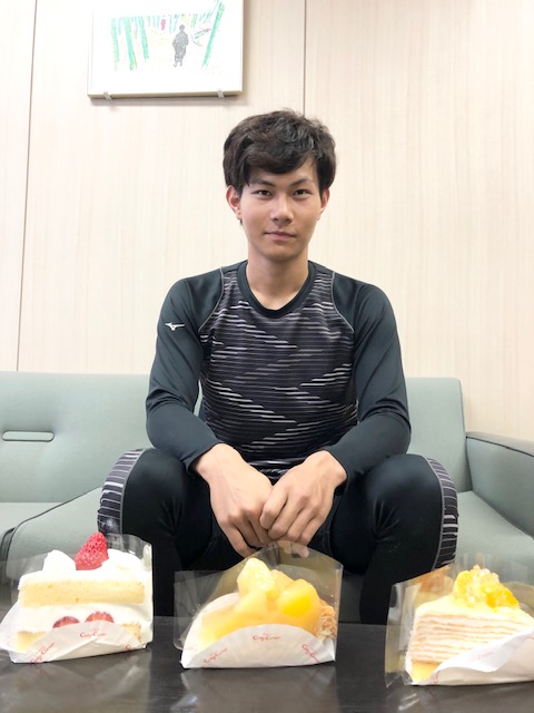5月6日に20歳の誕生日を迎えたロッテ藤原（球団提供）