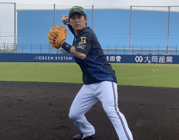 守備などの自主練習に励むオリックス西野（球団提供）
