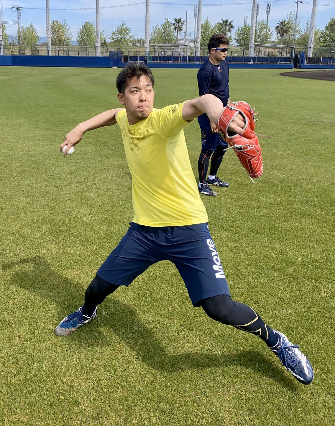 大阪・舞洲の球団施設で自主練習に取り組むオリックス神戸文也投手（球団提供）