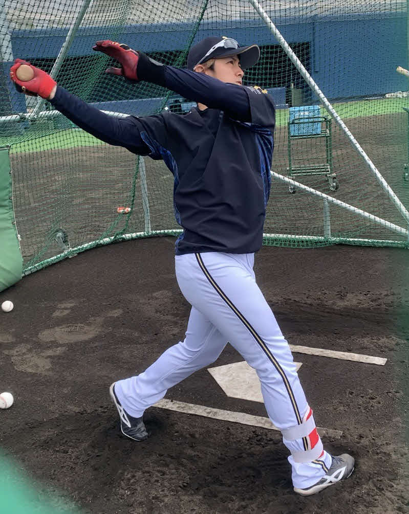 大阪・舞洲の球団施設で自主練習に取り組むオリックス小田裕也外野手（球団提供）