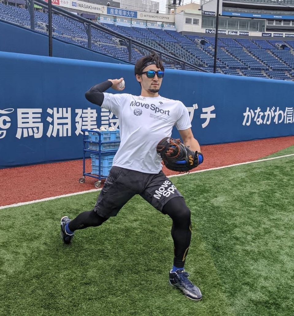 自主練習を行うDeNA伊藤光（球団提供）