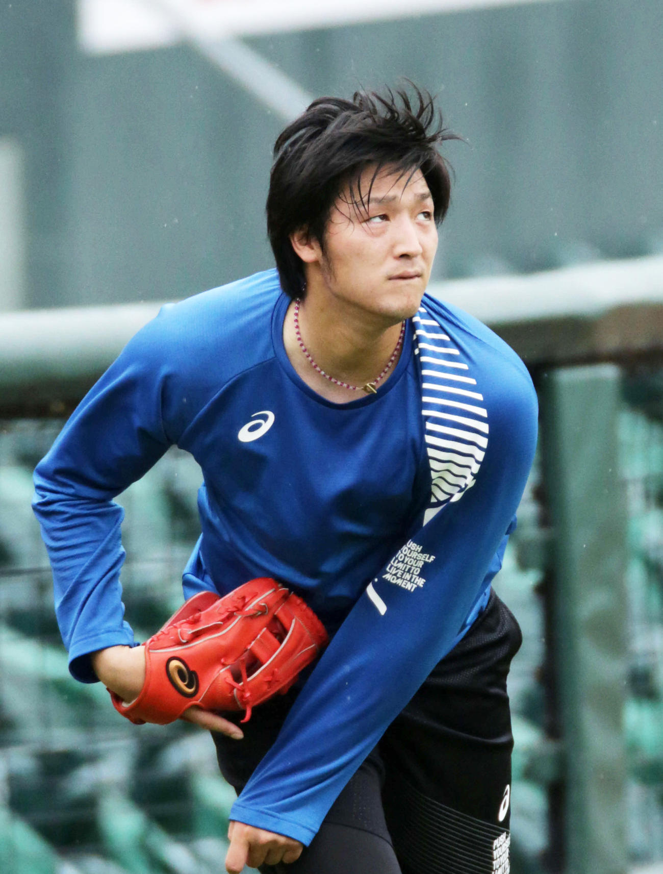 キャッチボールをする広島床田（撮影・加藤孝規）