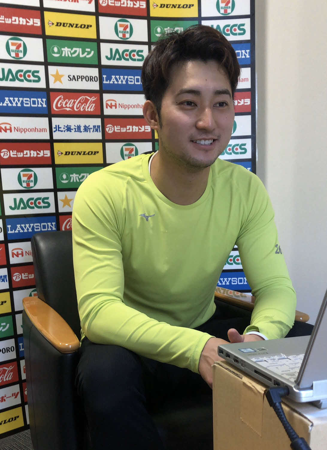 オンライン取材で笑顔を見せる日本ハム浅間（球団提供）