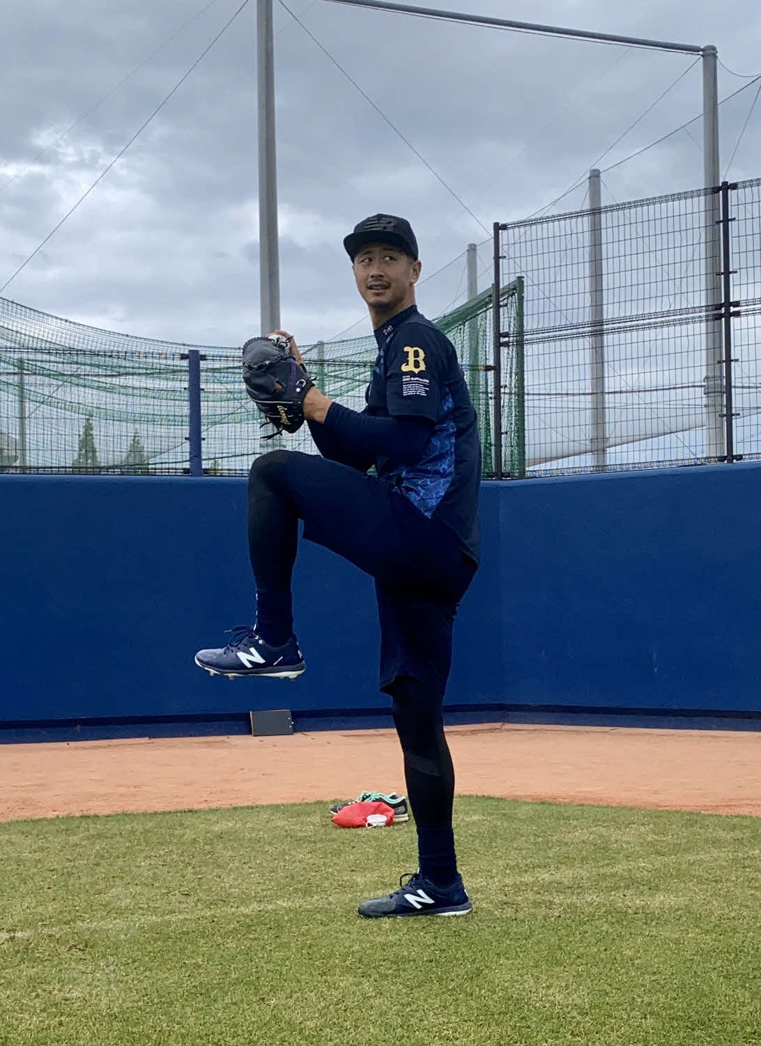 大阪・舞洲の球団施設で自主練習に取り組むオリックス吉田一将投手（球団提供）