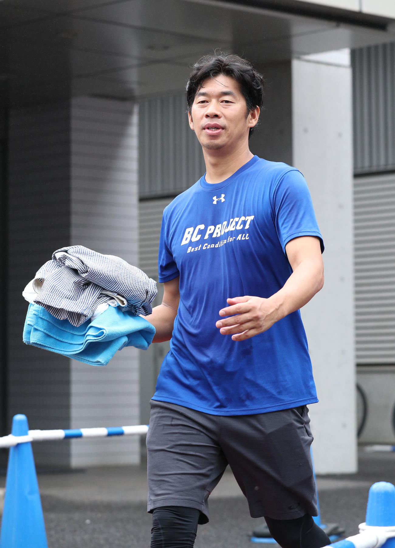 中日自主練習　移動する山井大介