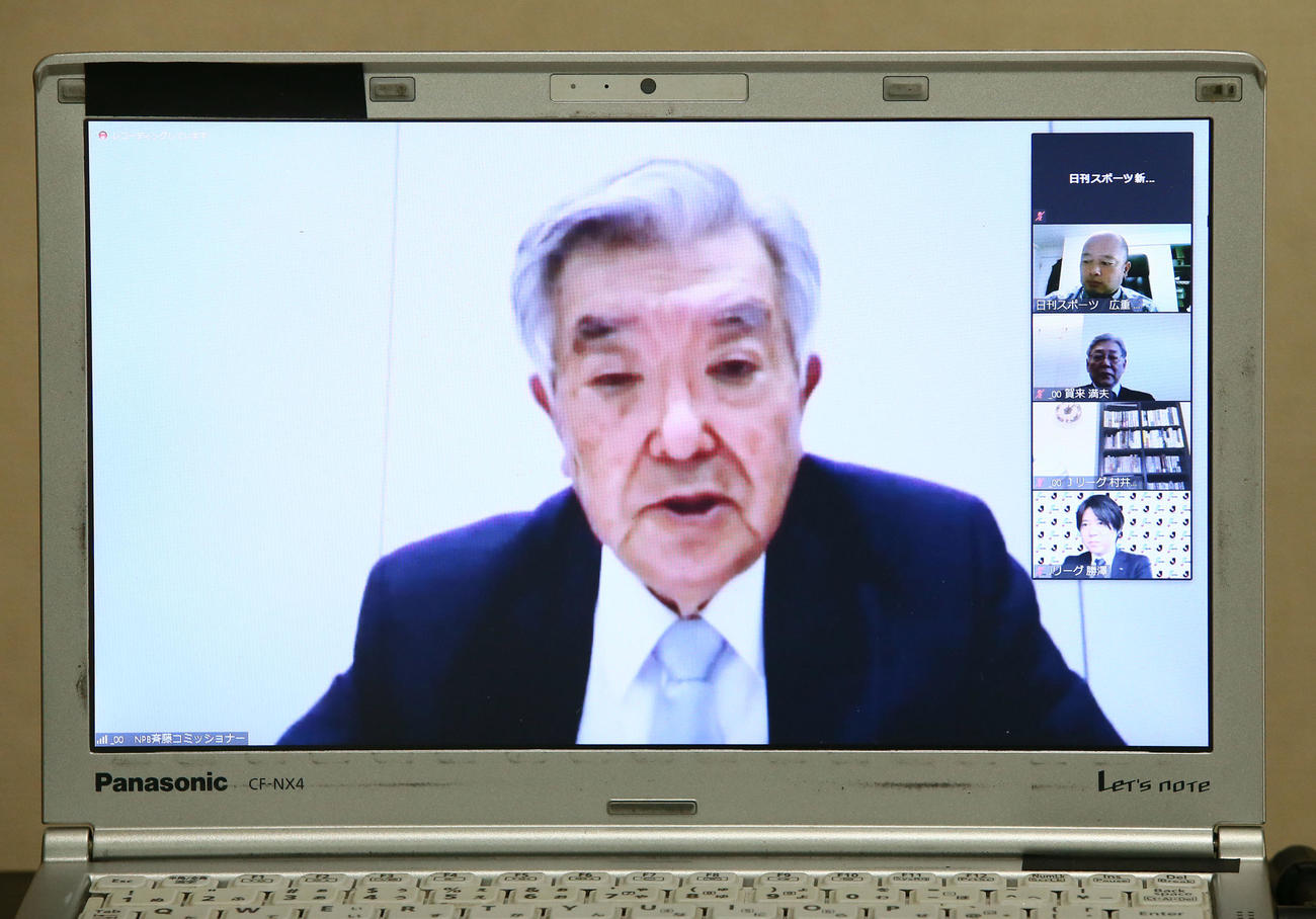 第7回「新型コロナウイルス対策連絡会議」を終え、ウェブ会議システムを利用した記者会見に臨むNPB斉籐コミッショナー（撮影・足立雅史）