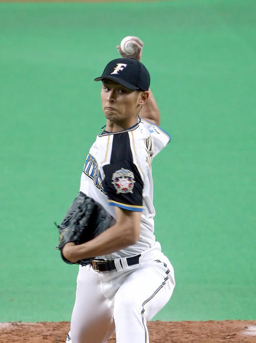 ダルビッシュ有日本ハム時代のユニフォーム￼ 日本のエース・ダルビッシュ有の貴重な日ハム時代ユニフォーム