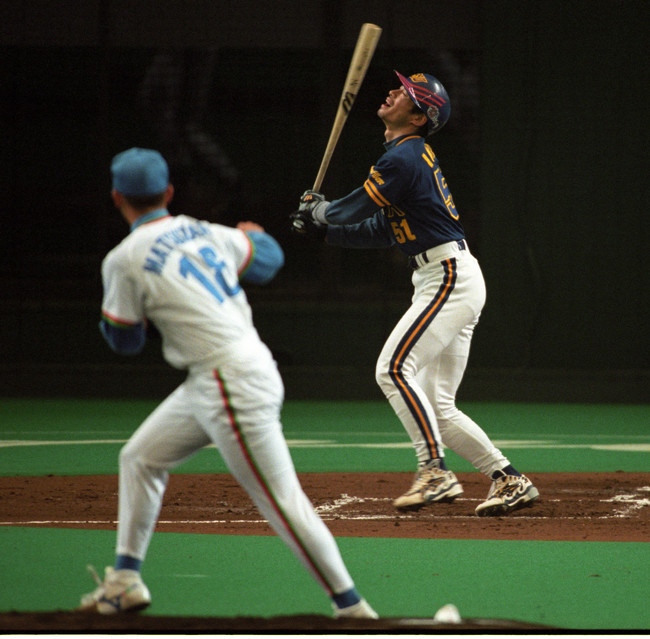 松坂に三振に仕留められ天を仰ぐイチロー（99年5月16日）