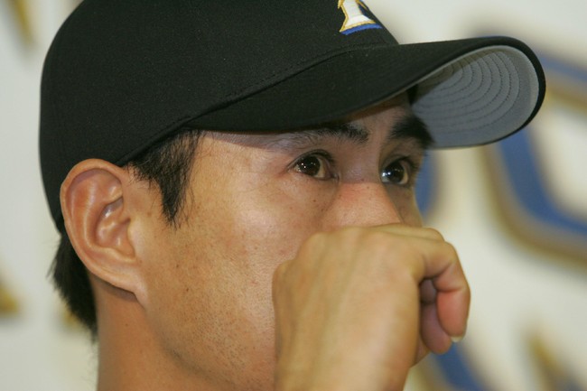 2000安打を達成し目を潤ませる田中幸雄（07年5月17日）