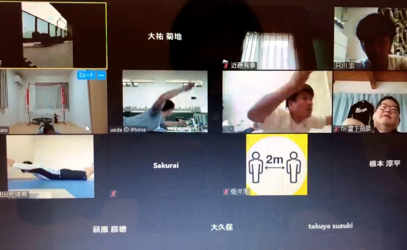 Zoomを使ってトレーニングを行うロッテ（球団提供）