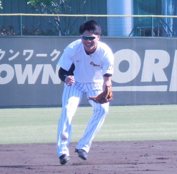 鳴尾浜で自主練習を行う阪神小野寺（球団提供）