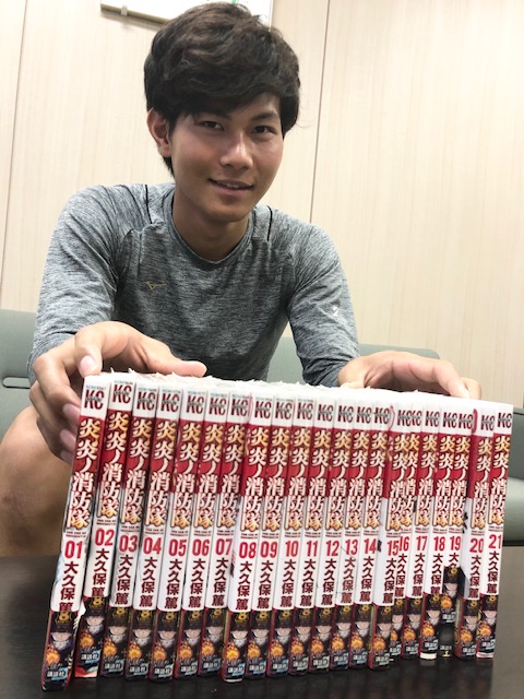 「炎炎ノ消防隊」をそろえるロッテ藤原
