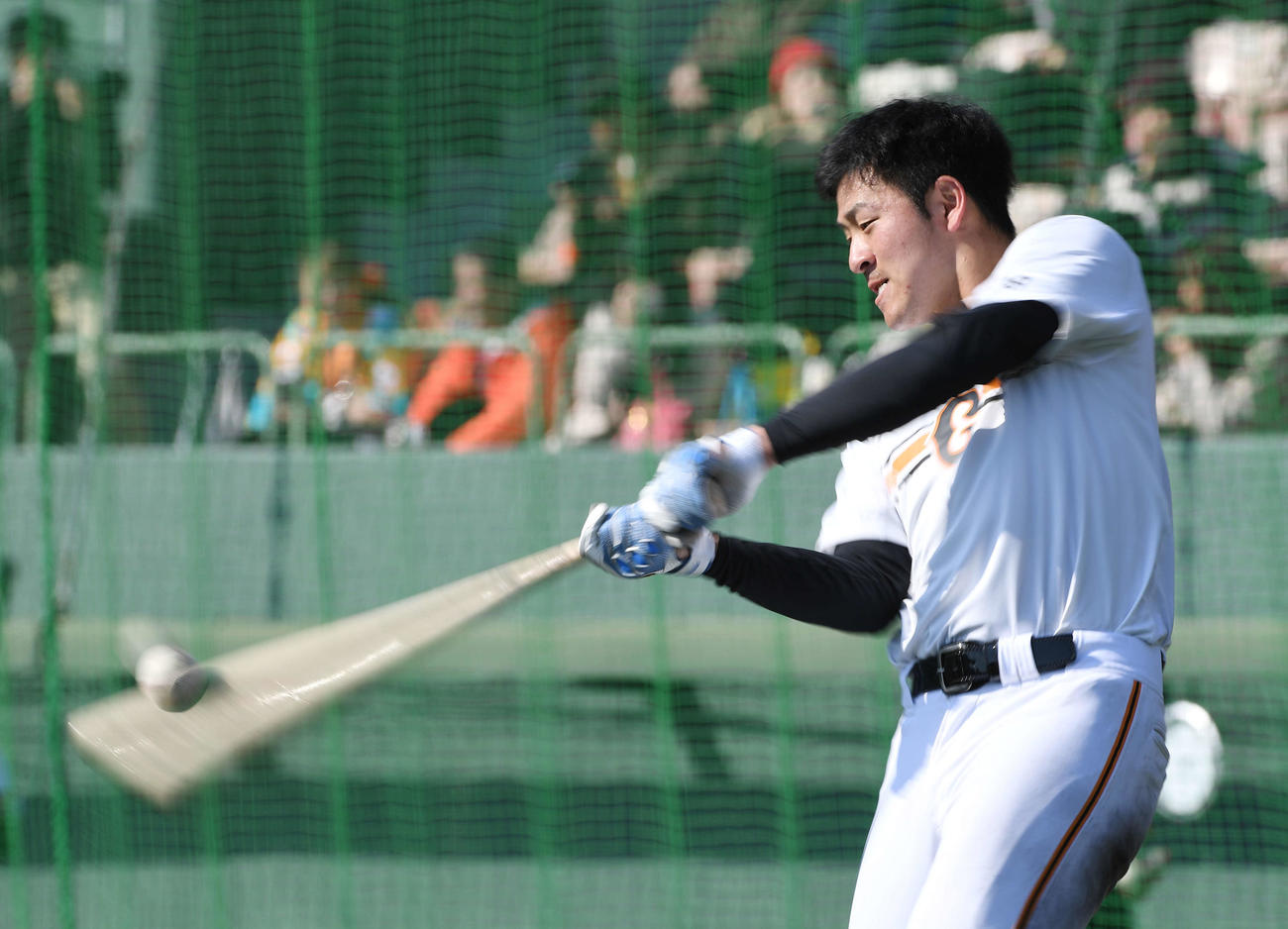 巨人岸田行倫（2018年2月8日撮影）