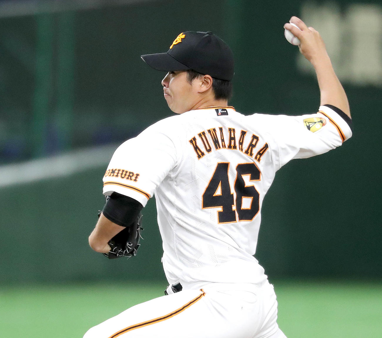 東京ドームで打者相手に投げ込んだ巨人鍬原（提供：読売巨人軍）
