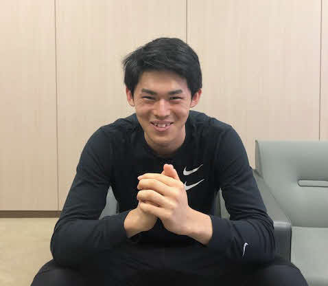 球団公式SNSでファンからの質問を受け付けるロッテ佐々木朗（球団提供）