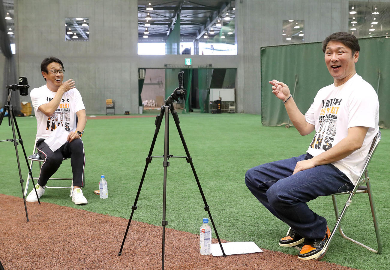 インスタライブに登場した巨人元木コーチ（右）と宮本コーチ（提供：読売巨人軍）
