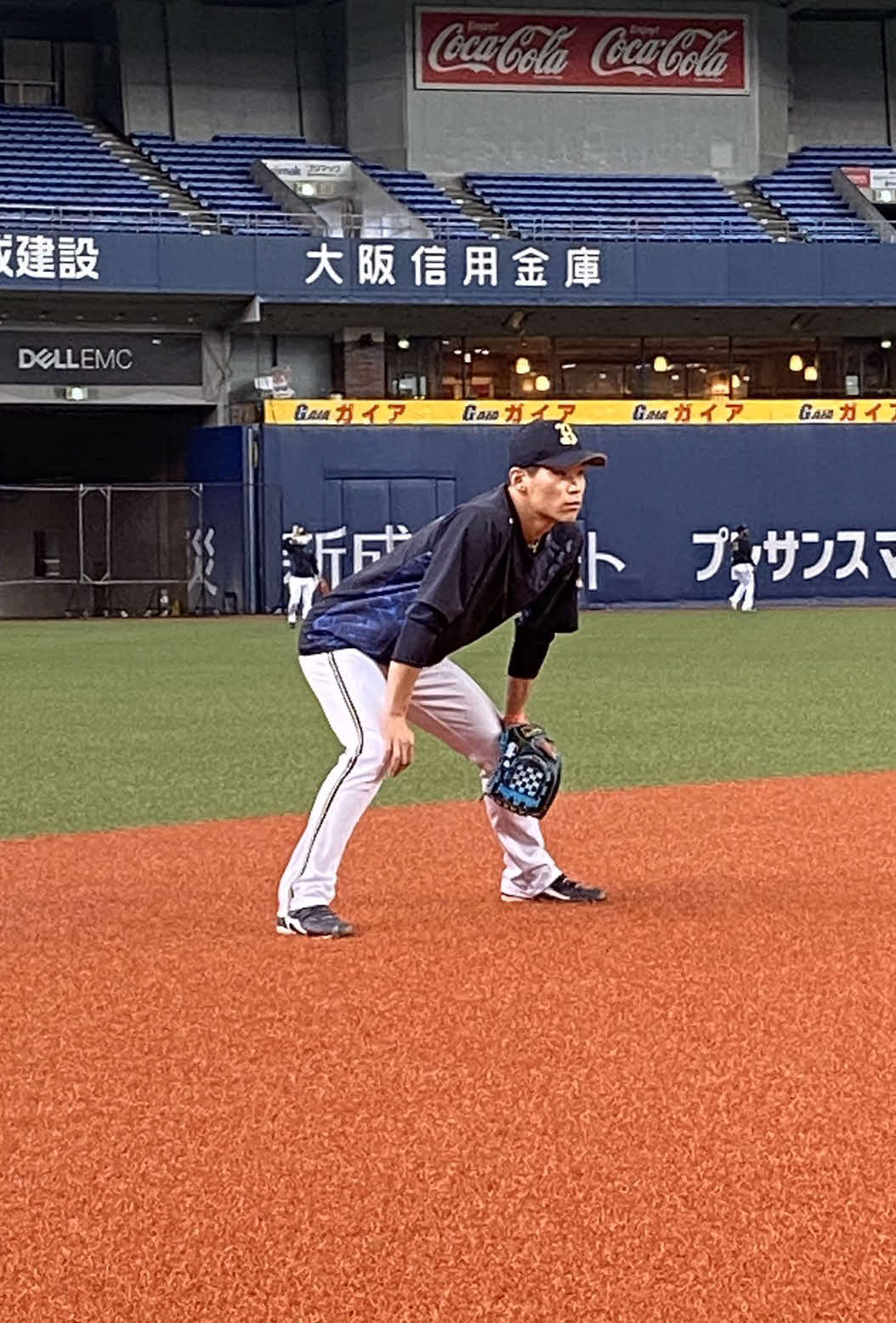 守備練習を行うオリックス中川（球団提供）