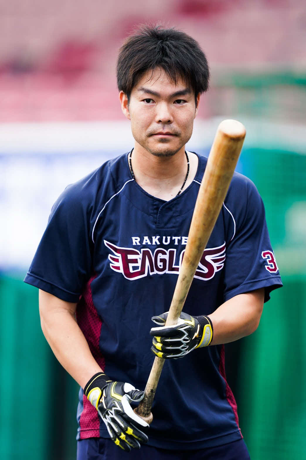 打撃練習を行う楽天島内（球団提供）