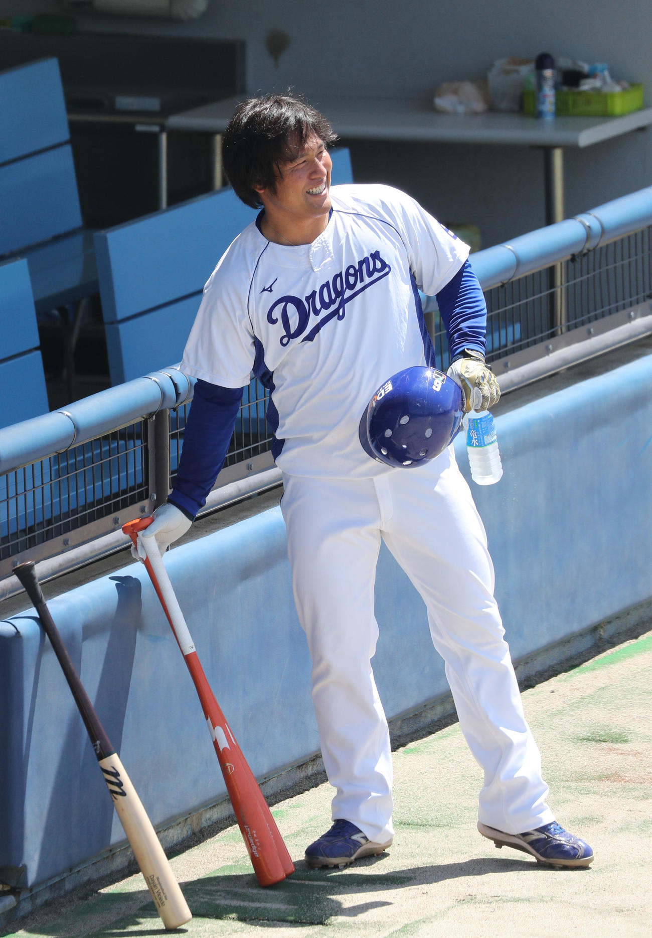 屋外でのフリー打撃練習に臨む平田良介