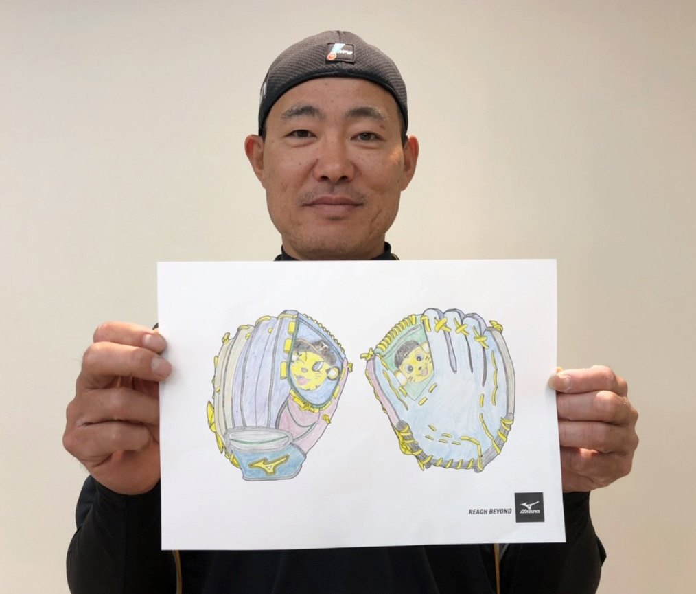 ミズノぬりえに挑戦した福留孝介（ミズノベースボールのツイッターより）