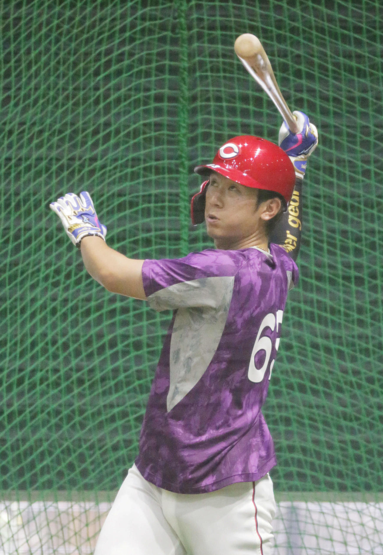 居残り打撃練習を行う広島西川（撮影・加藤孝規）