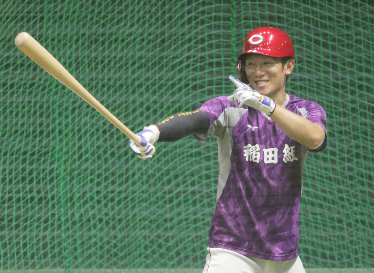 居残りで打撃練習をする広島西川（撮影・加藤孝規）