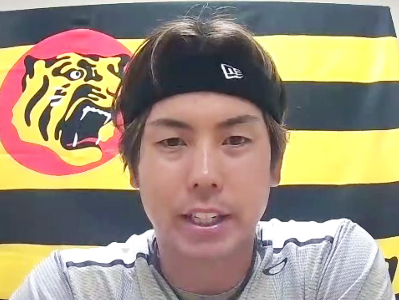 オンライン取材に応じる梅野隆太郎（撮影・清水貴仁）