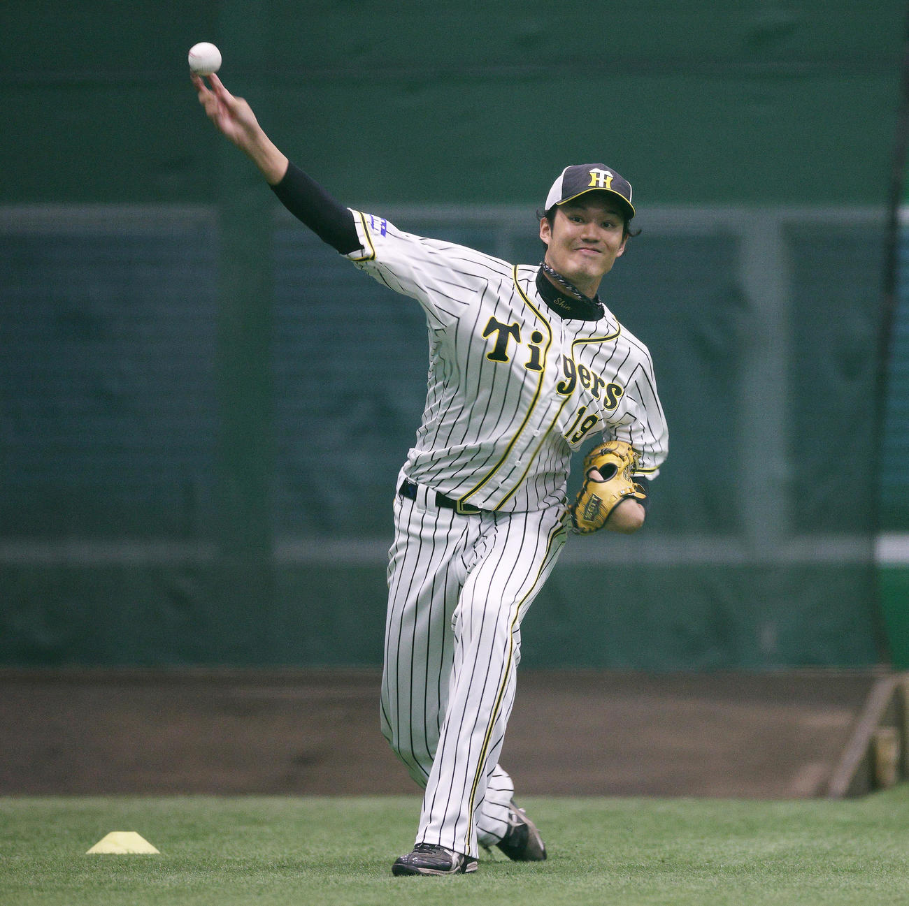 甲子園での練習に合流し投球する藤浪（球団提供）