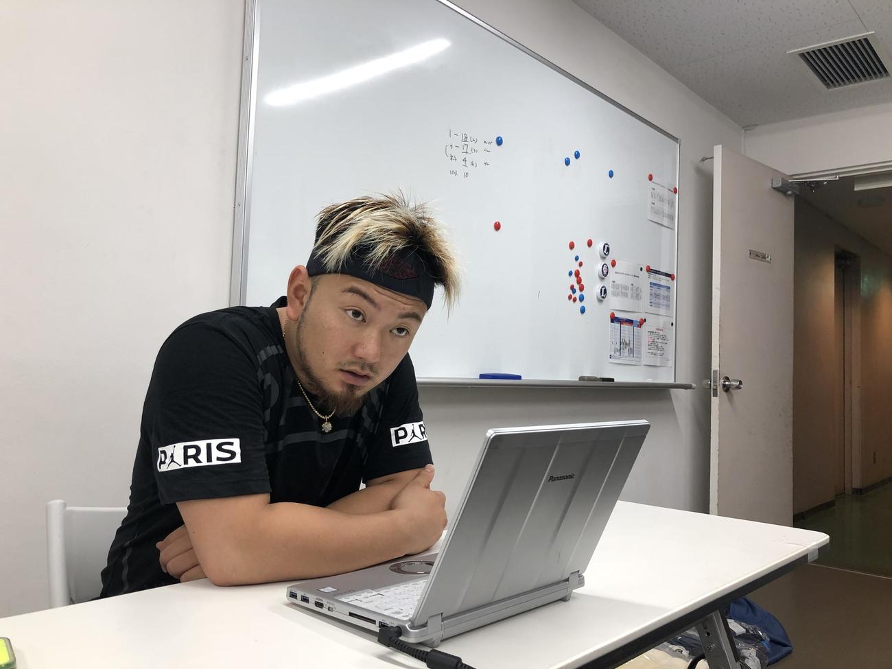 オンライン取材を受ける西武森（球団提供）