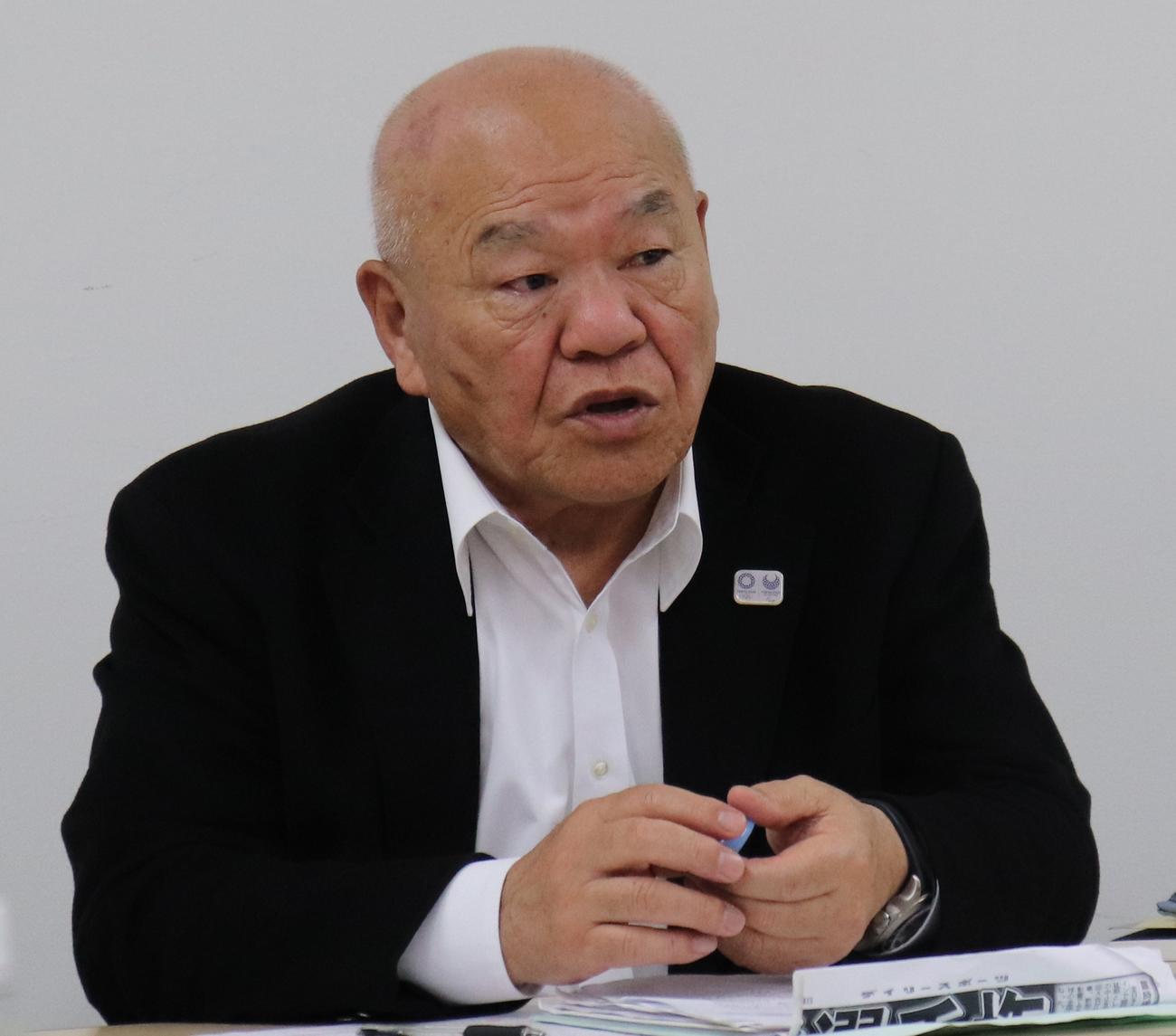 今春リーグ戦の中止を発表する神奈川大学野球連盟の佐々木理事長（撮影・古川真弥）