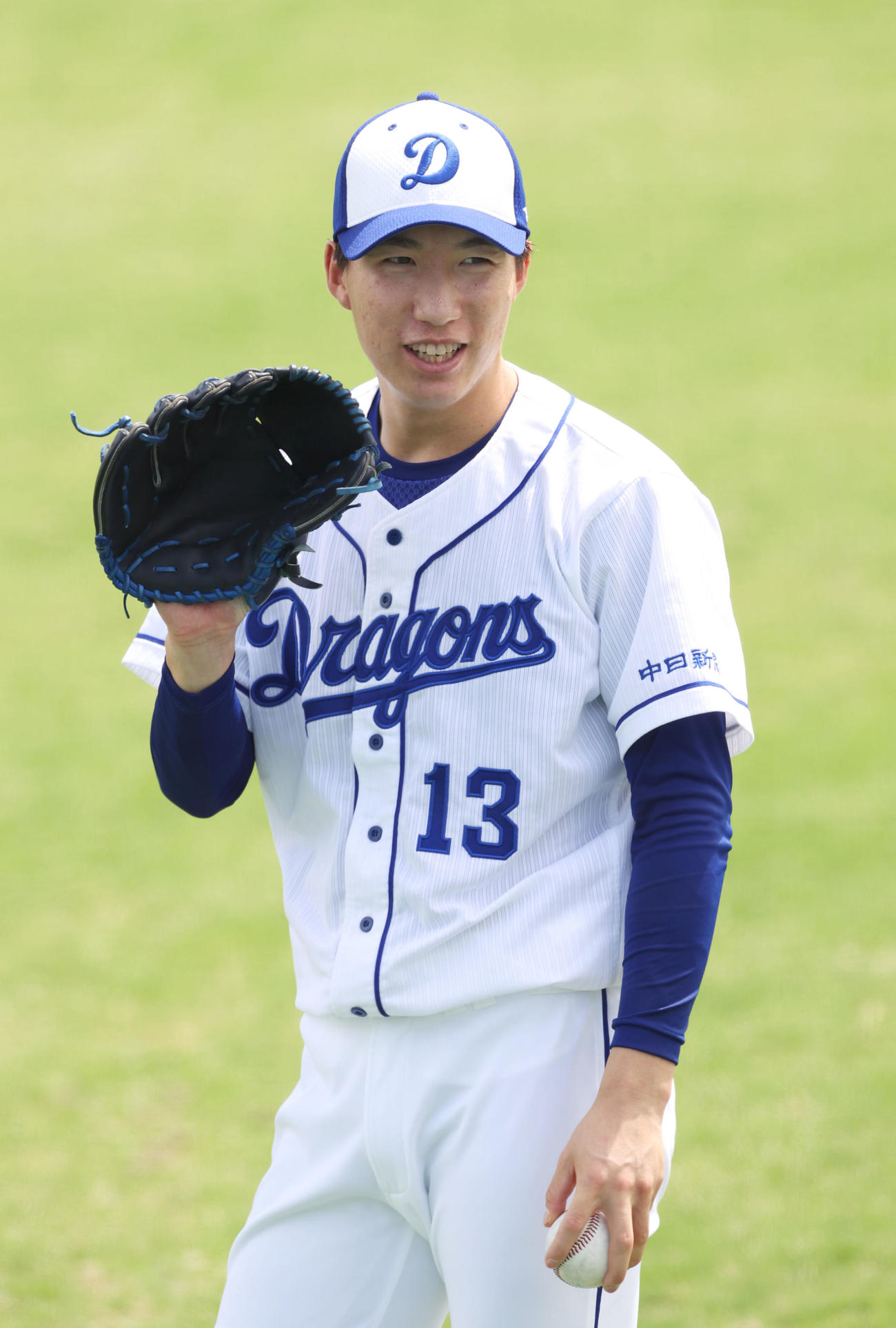 キャッチボールをする橋本（現場代表）