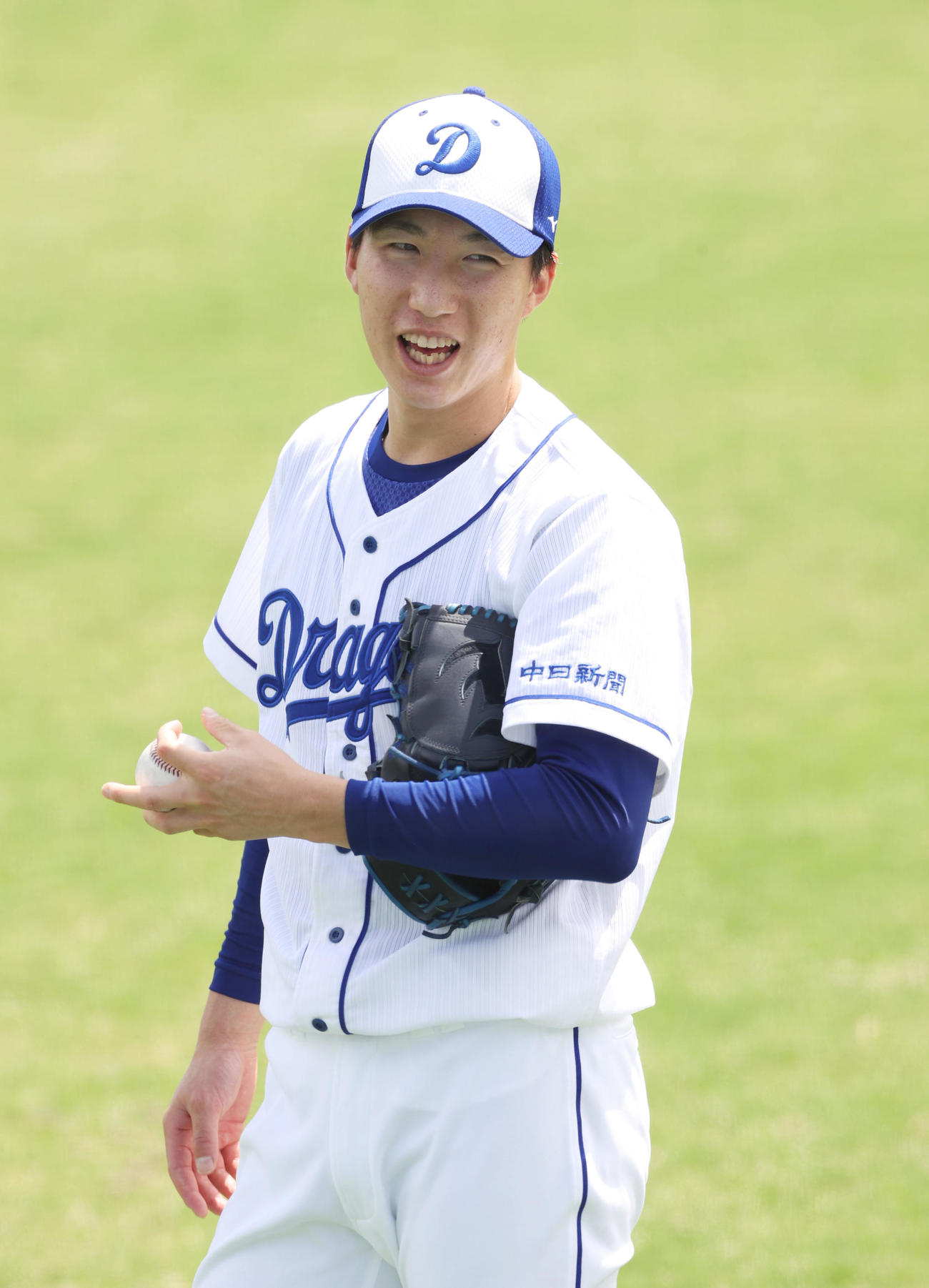 笑顔で練習する橋本（現場代表）